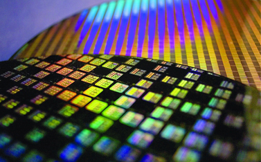 国产光刻机崛起?中科院研发新型激光光刻技术：不用EUV直击5nm