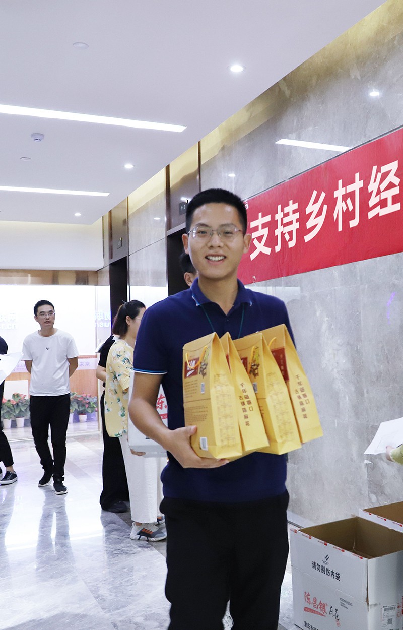 助力重庆武隆经济发展，long8唯一官网登录网在行动