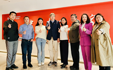 中欧国际工商学院经济学与金融学教授、吴敬琏经济学教席教授许斌及校友一行莅临long8唯一官网登录网参观交流